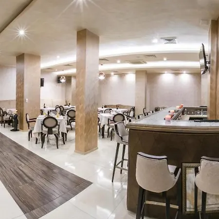 Andon Angelov מלון סנדנסקי